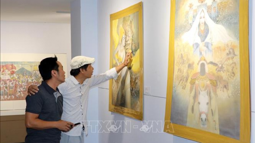 Top silk painters to showcase their artworks in France