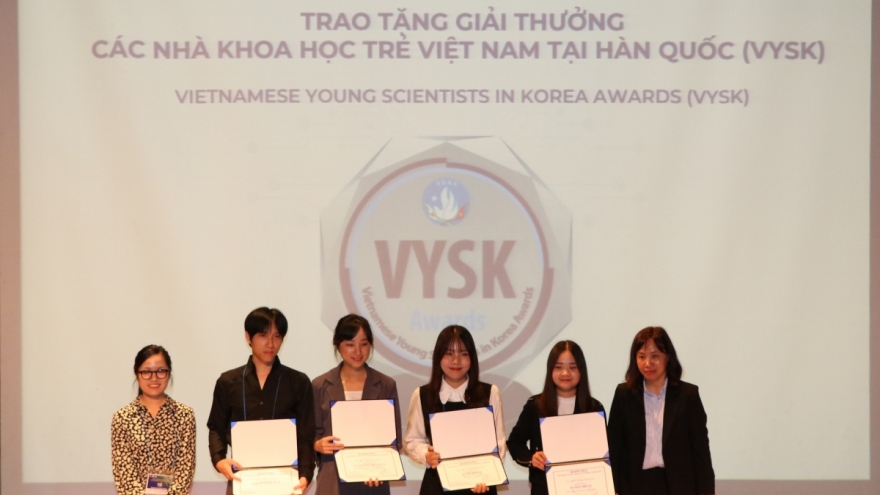 Young Vietnamese scientists in RoK honoured for outstanding research