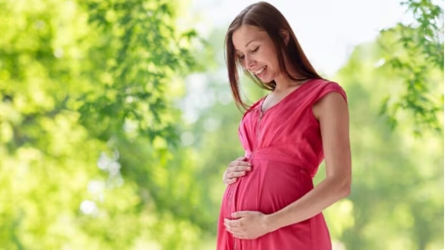 Thâm môi khi mang thai, mẹ bầu phải làm gì?