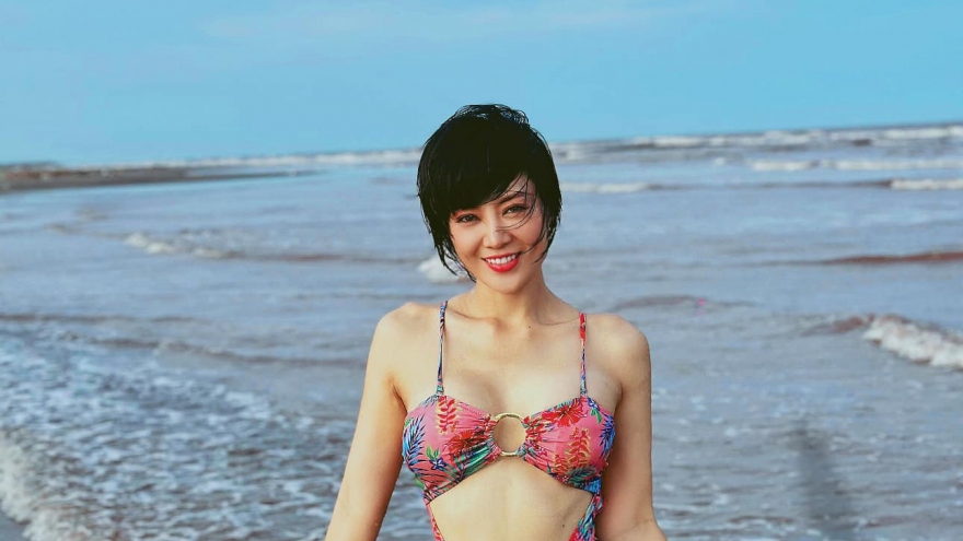 Thoát vai Luyến "lươn", Thanh Hương khoe dáng nuột nà trên bãi biển