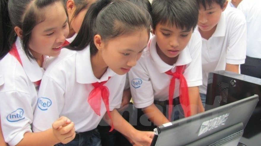 Bảo vệ trẻ em tránh những rủi ro trên môi trường mạng internet
