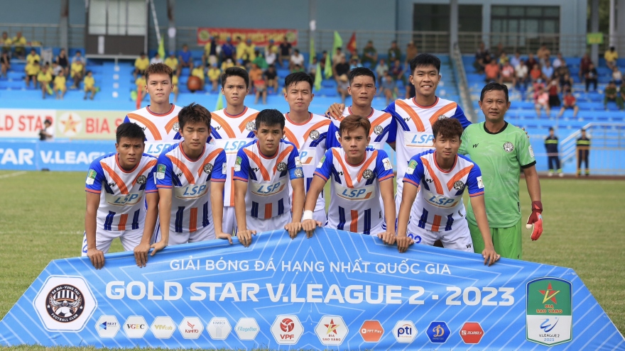 Chuyện lạ bóng đá Việt Nam: HLV thủ môn ''xỏ găng'' vào thi đấu