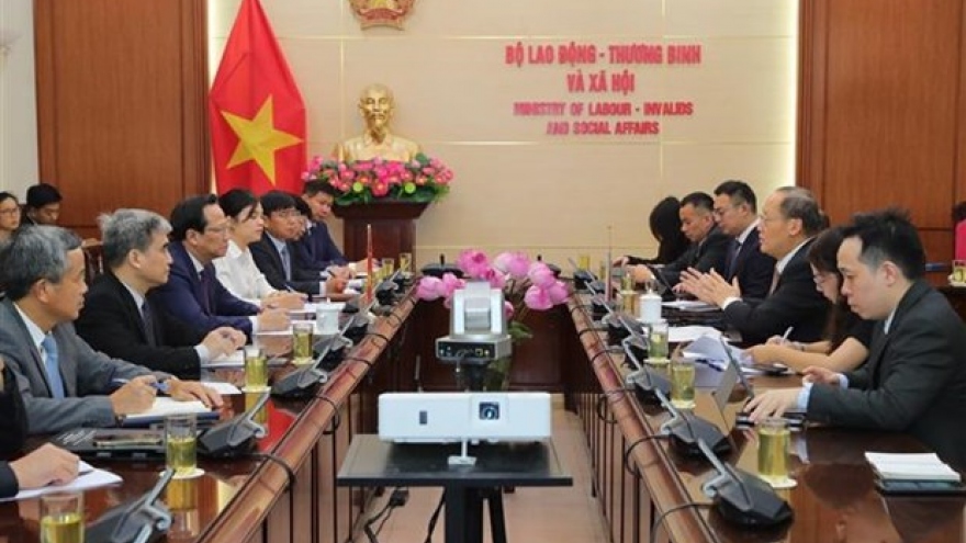 Vietnam, Singapore intensify cooperation in human resources training