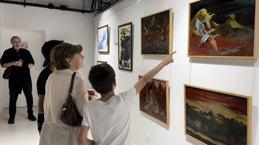 Traditional materials of Vietnamese paintings exhibited in France