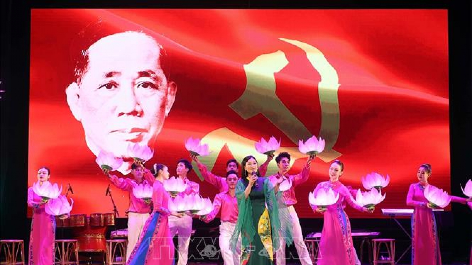 Chủ tịch nước dự Chương trình nghệ thuật tưởng nhớ Tổng Bí thư Lê Duẩn