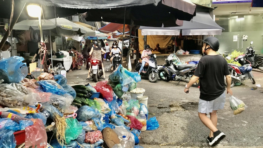 100% chợ truyền thống Hà Nội không sử dụng túi nilon: Mục tiêu khó khả thi