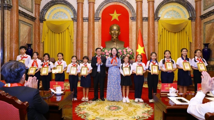 Phó Chủ tịch nước Võ Thị Ánh Xuân gặp mặt Đoàn đại biểu cháu ngoan Bác Hồ