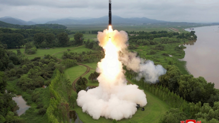 Hàn Quốc lo ngại Triều Tiên thử tên lửa trước thềm thượng đỉnh 3 bên