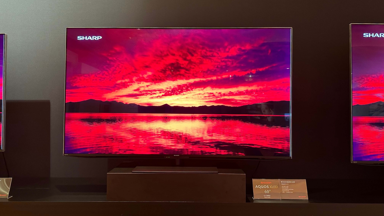 Khám phá TV AQUOS XLED cao cấp của Sharp