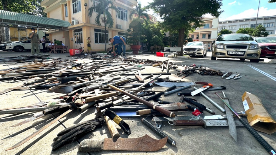 Bình Dương tịch thu, tiêu hủy gần 1.000 dao, kiếm của các nhóm tội phạm