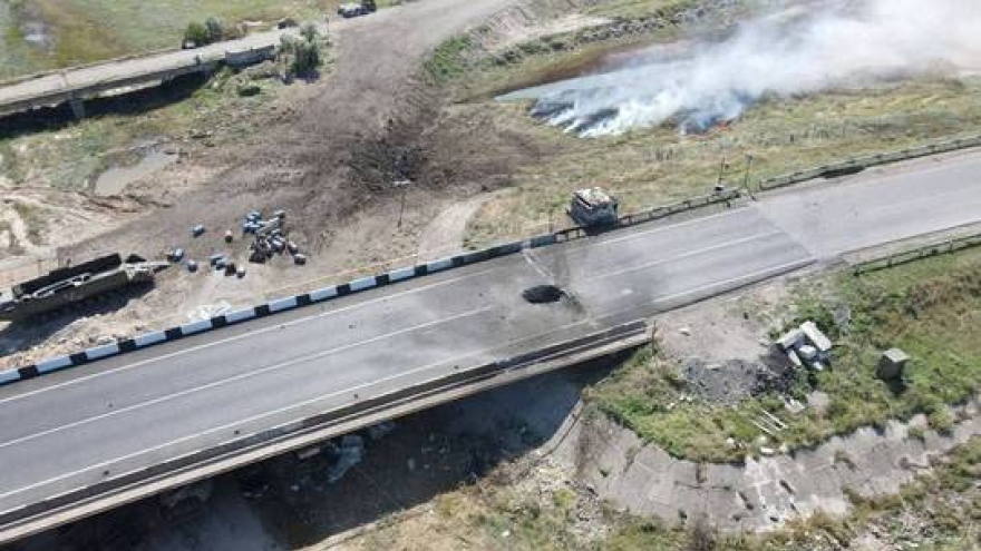 Ukraine nhận trách nhiệm vụ tấn công tên lửa các cây cầu ở Crimea