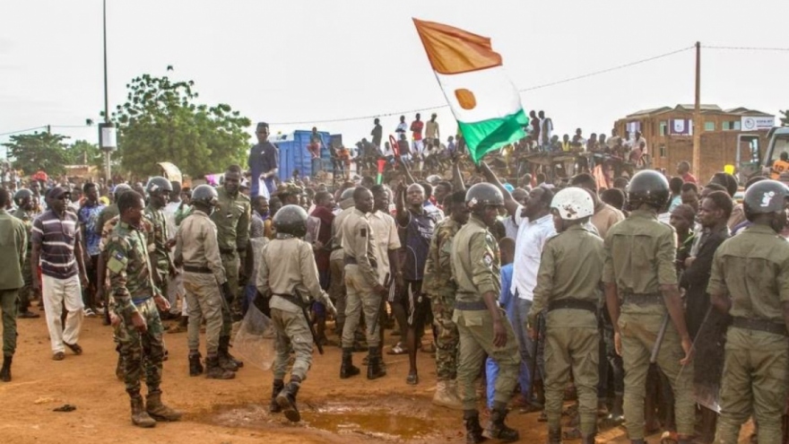 Phe đảo chính Niger cứng rắn, Tổng thống bị lật đổ quyết không từ chức