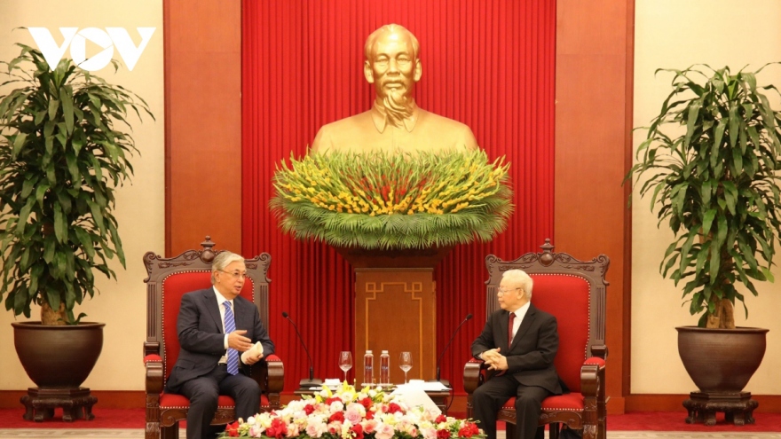 Party chief hosts Kazakh President