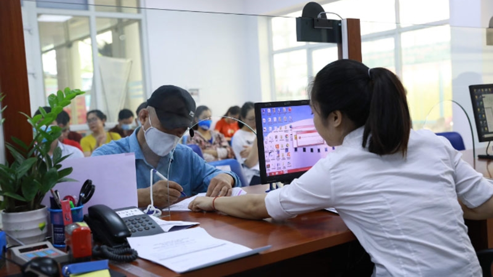 Tình trạng chây ì, trốn nợ đóng BHXH và giải pháp nào để ngăn chặn?