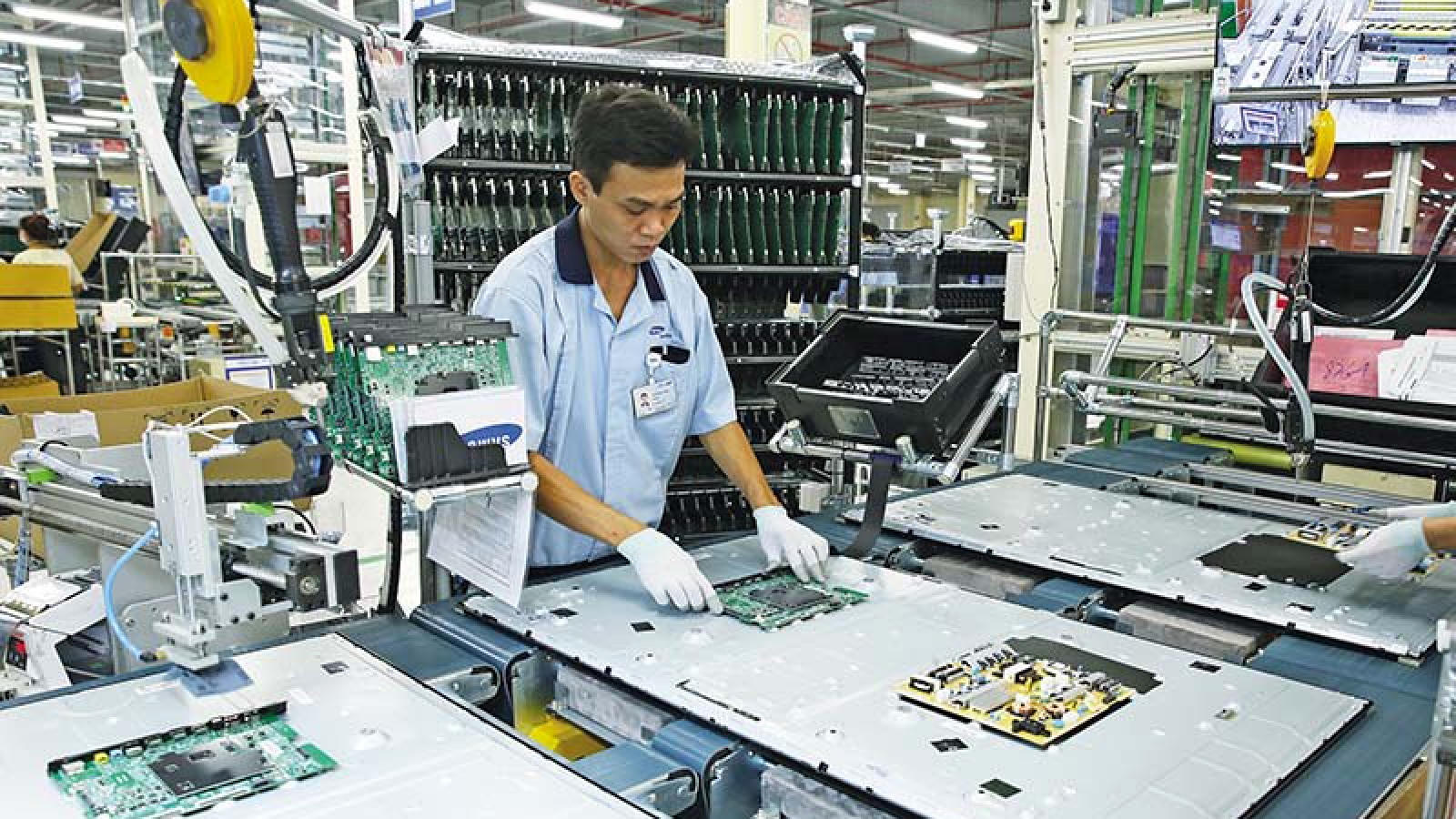 Vietnam seeks to attract large projects from global semiconductor manufacturers