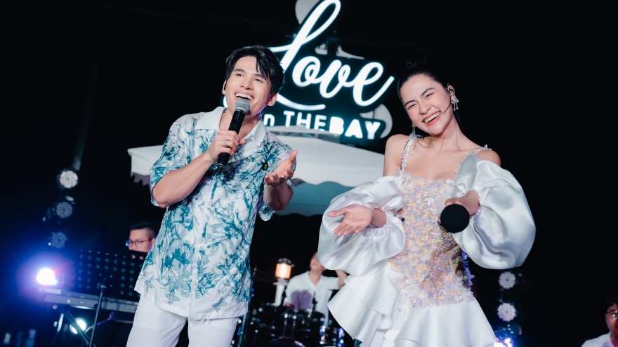 Hà Nhi - Quốc Thiên song ca cực ngọt trên sân khấu "Love in the Bay"