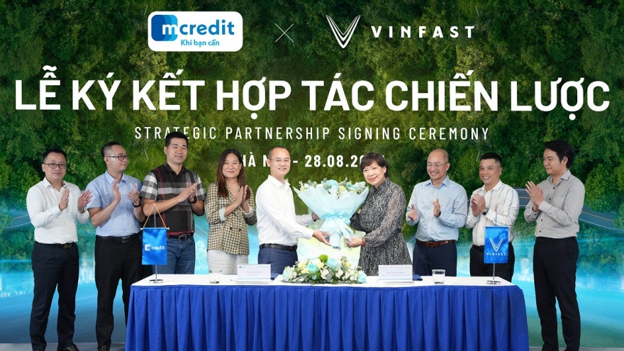 Vinfast ký kết thỏa thuận hợp tác chiến lược với Mcredit