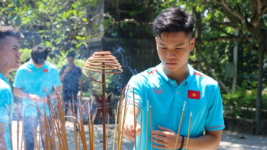 U23 Việt Nam dâng hương tưởng niệm các Vua Hùng trước ngày thi đấu giải châu Á