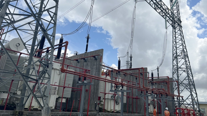 Đóng điện thành công máy biến áp liên lạc 500/220kV Long Phú