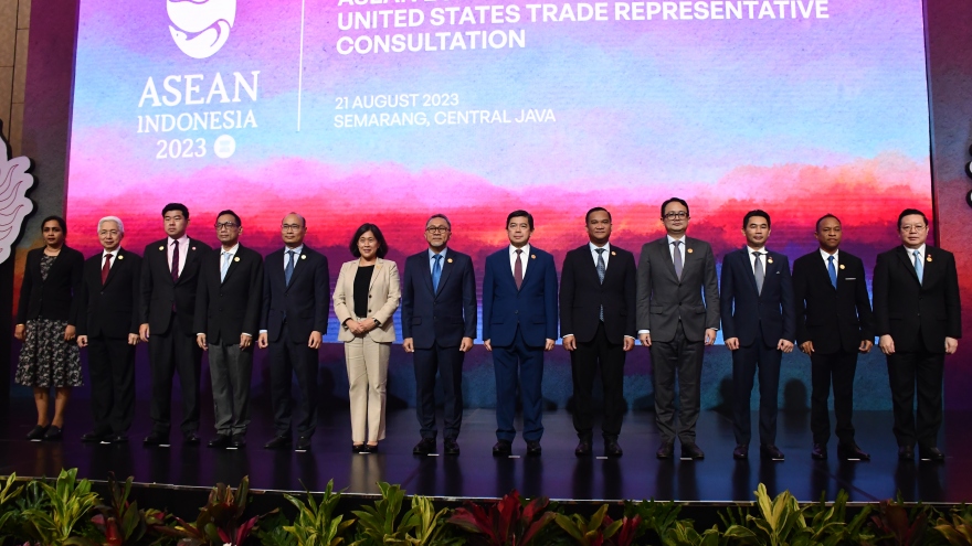 ASEAN và các đối tác thông qua nhiều văn kiện thúc đẩy hợp tác kinh tế