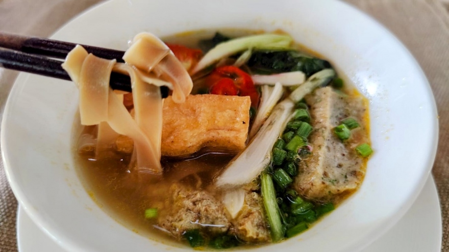 Hai Phong dish rated as world’s best red noodle soup with crab