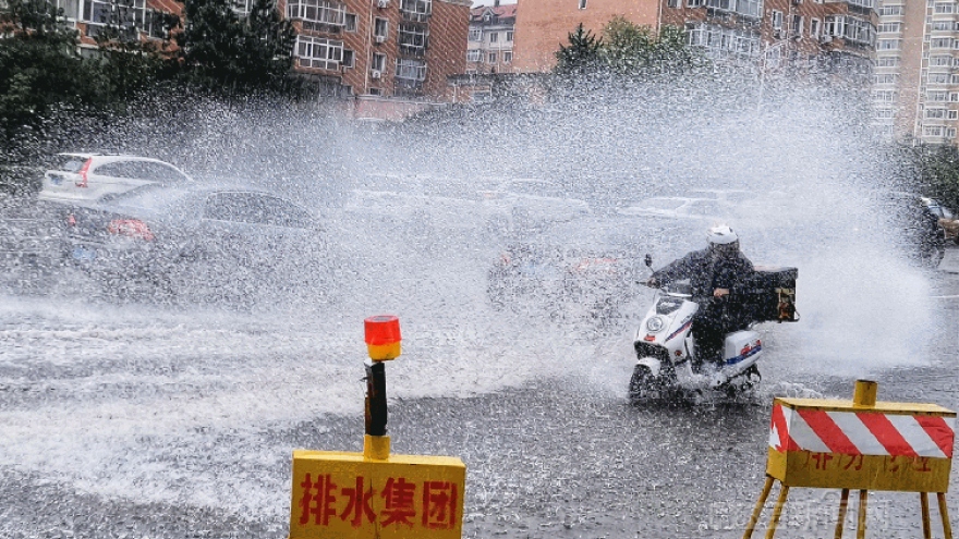 Bão chồng bão, Trung Quốc có thêm một tỉnh báo động đỏ vì mưa lớn