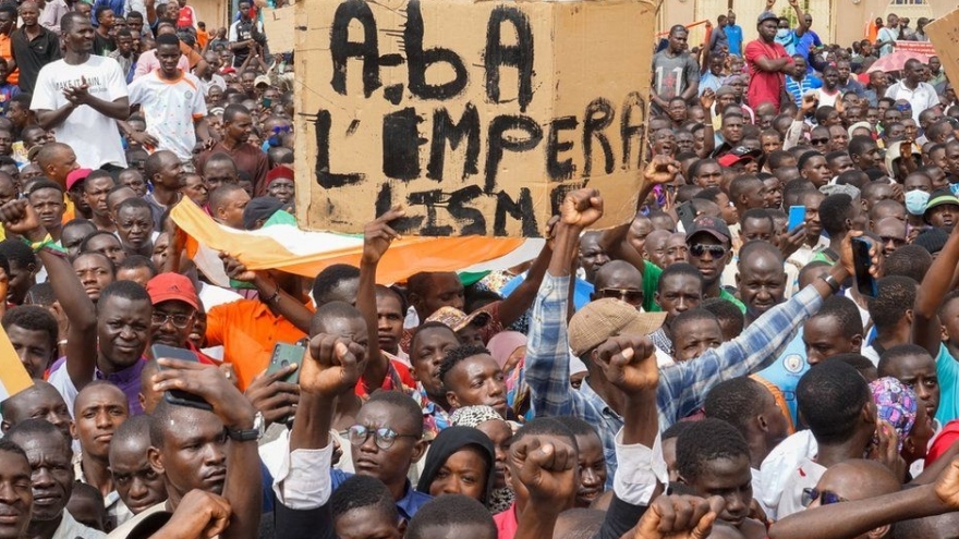 Người dân Niger tuần hành ăn mừng Pháp rút quân