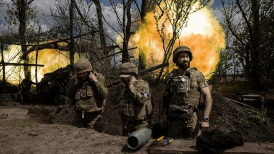 Binh sỹ Ukraine khóa chặt cứ điểm Nga, đấu súng nảy lửa trên chiến hào