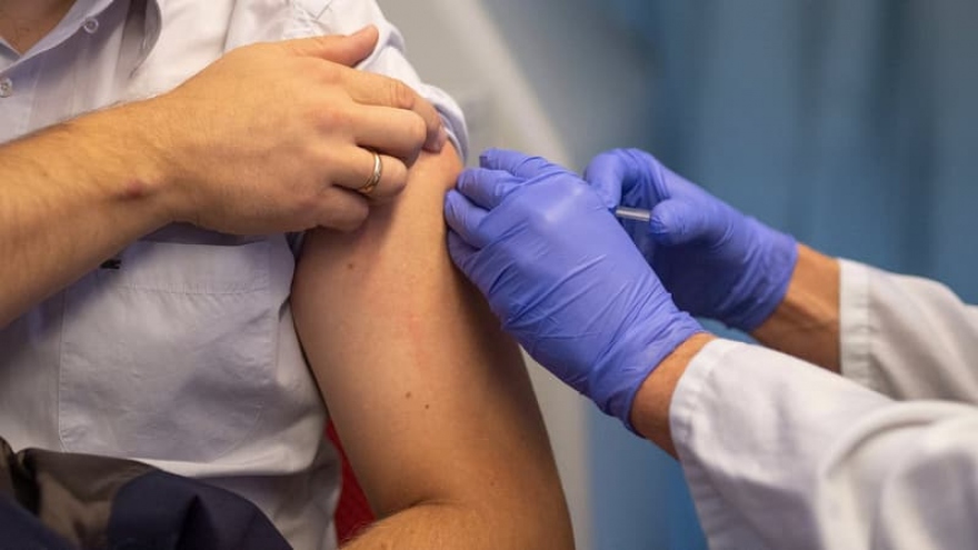 Pháp khởi động lại chiến dịch tiêm vaccine ngừa Covid-19 từ tháng 10/2023