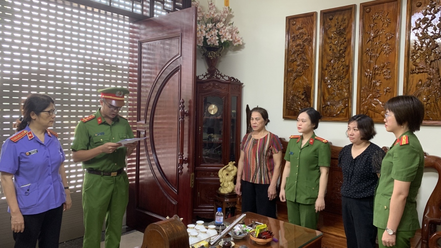 Khởi tố, bắt tạm giam 2 đối tượng lợi dụng chức quyền khi thi hành công vụ