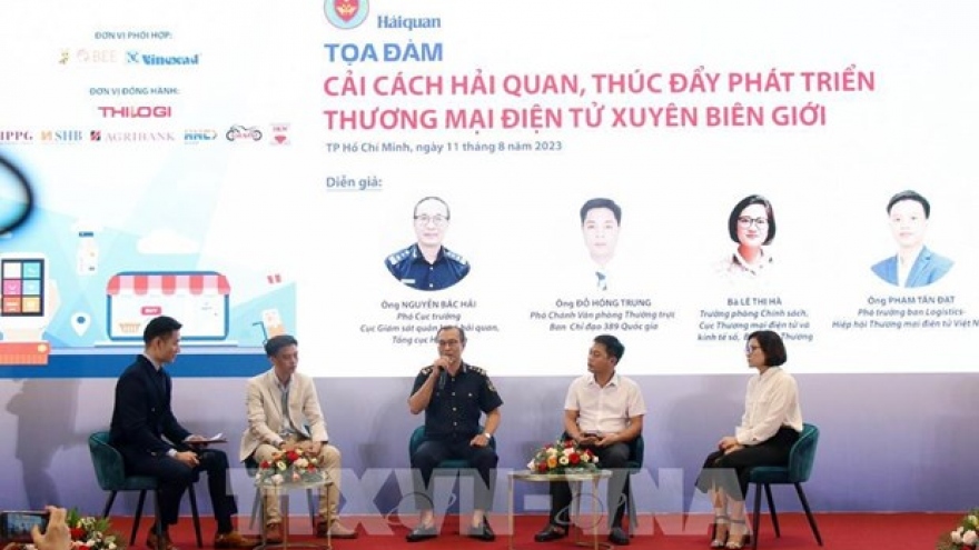 Vietnam urged to devise suitable policies for cross-border e-commerce