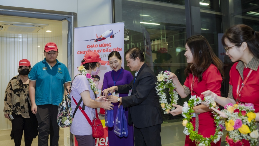 Đón chuyến bay đầu tiên từ sân bay quốc tế Đài Bắc đến Huế