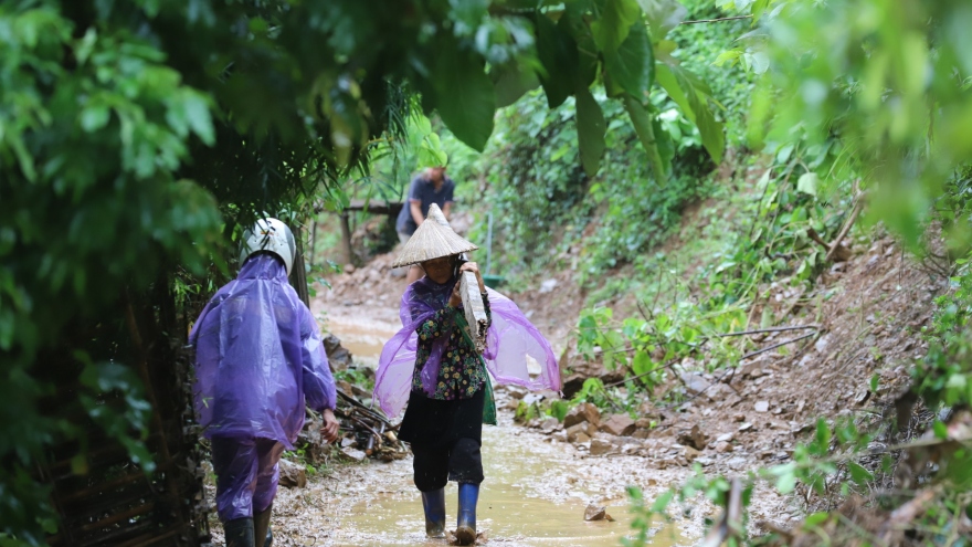 Thời tiết hôm nay 10/8: Mưa lớn ở vùng núi và trung du Bắc Bộ, nắng nóng ở Trung Bộ