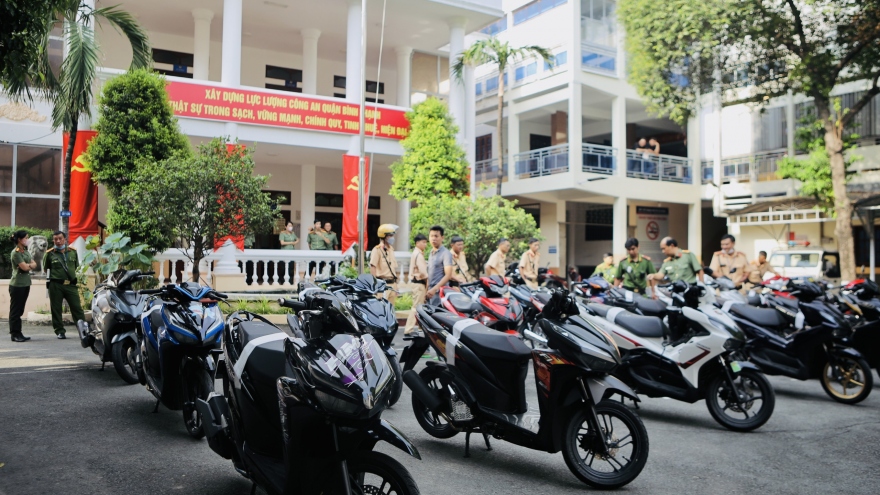 Tạm giữ hình sự nhóm “quái xế” đua xe trên cầu Sài Gòn