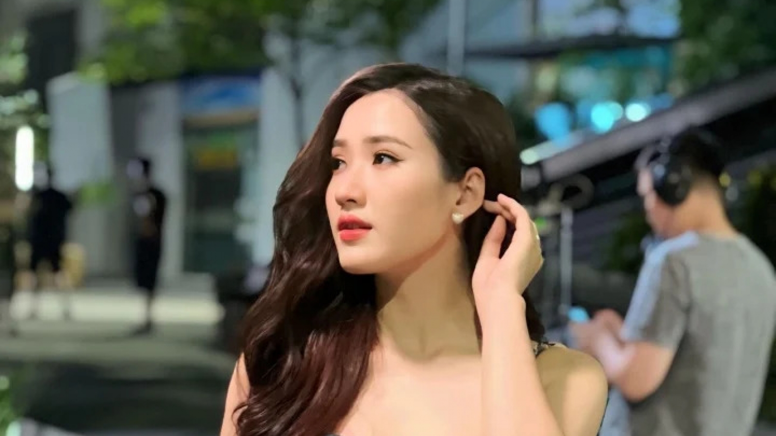 "Tiểu tam" bị ghét nhất phim "Làng trong phố": Ngoài đời gợi cảm hơn trên phim
