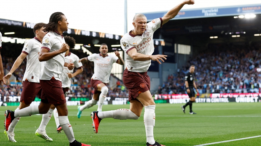 Haaland lập cú đúp, Man City thắng dễ Burnley ngày mở màn Ngoại hạng Anh