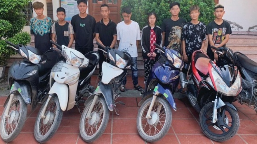 Khởi tố nhóm thanh niên vô cớ đánh người đi đường ở Hà Nội