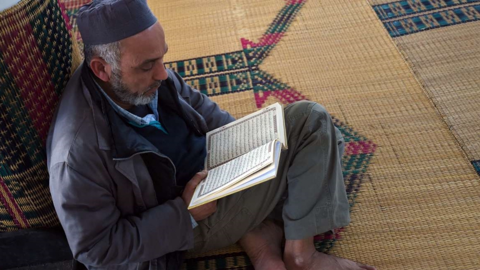 Các đối tượng cực hữu ở Hà Lan biểu tình, xé kinh Koran