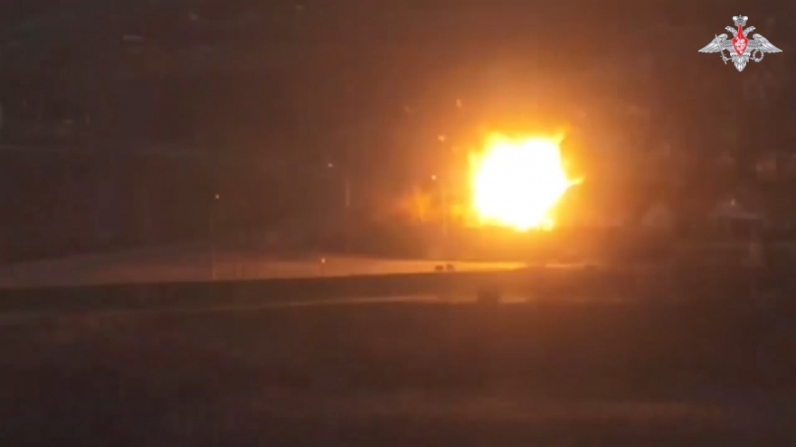 Lính dù Nga dội hỏa lực, phá hủy điểm quan sát của Ukraine ở Kherson