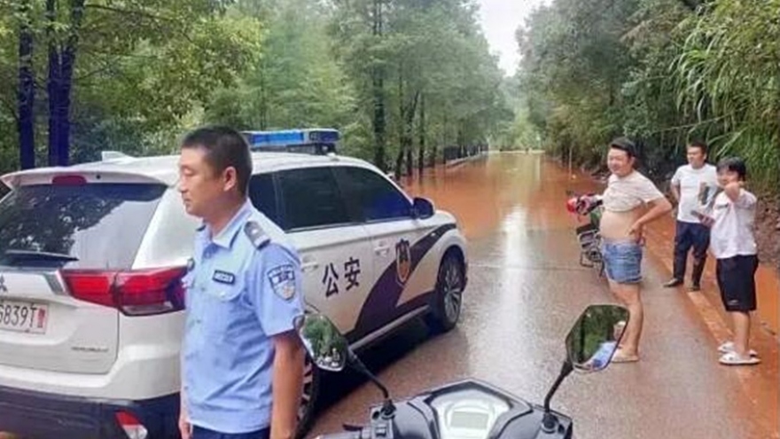 Trung Quốc nâng cảnh báo bão Saola lên gần mức cao nhất