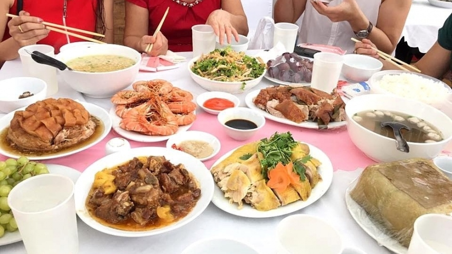Nhiều người đau bụng, tiêu chảy sau khi dự tiệc cưới ở Quảng Bình