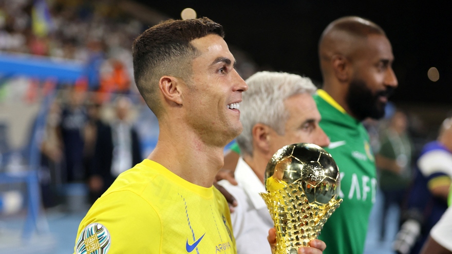 Ronaldo phấn khích khi vô địch Arab Club Champions Cup