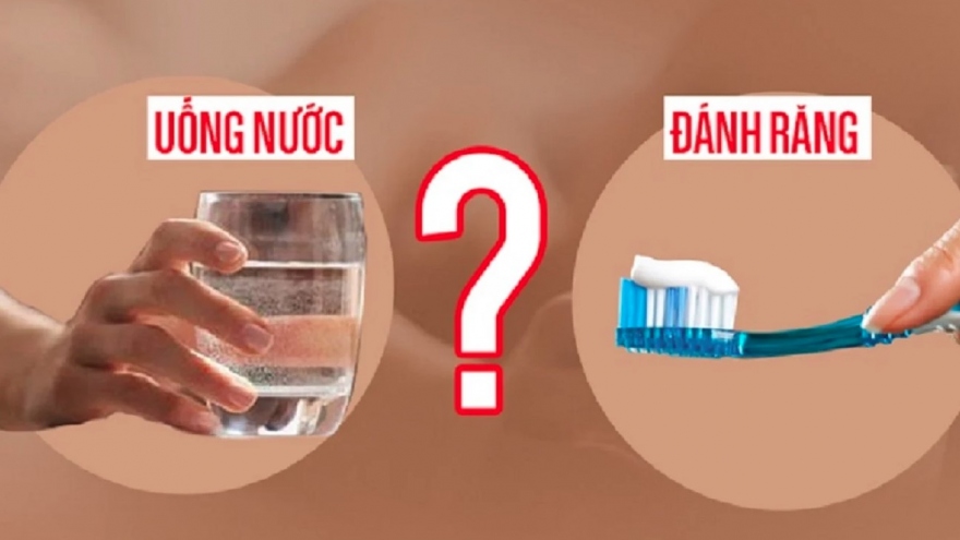 Buổi sáng ngủ dậy nên đánh răng hay uống nước đầu tiên?