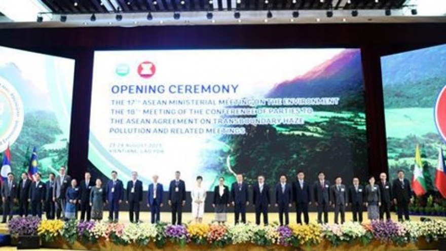 Vietnam puts forth three initiatives at 17th ASEAN Ministerial Meeting