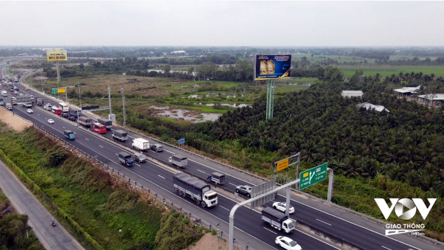 Thu phí cao tốc do nhà nước đầu tư: Nên hay không?