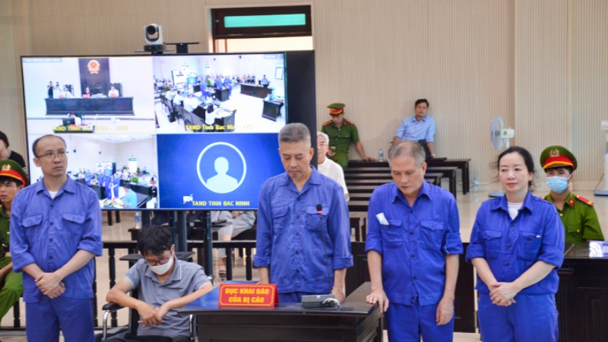 Chuyển nhượng 118 lô đất giá rẻ, dàn cựu lãnh đạo Công ty Tây Hồ hầu tòa