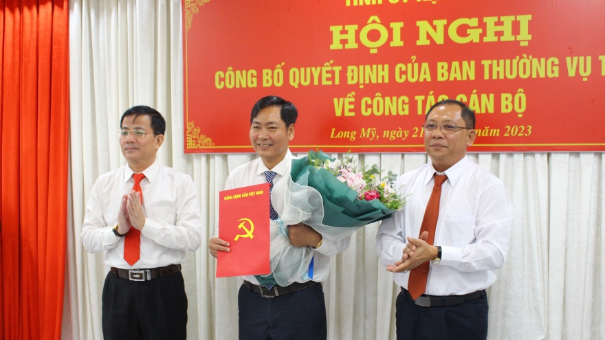 Hậu Giang: Công bố quyết định của Ban Thường vụ Tỉnh ủy về công tác cán bộ