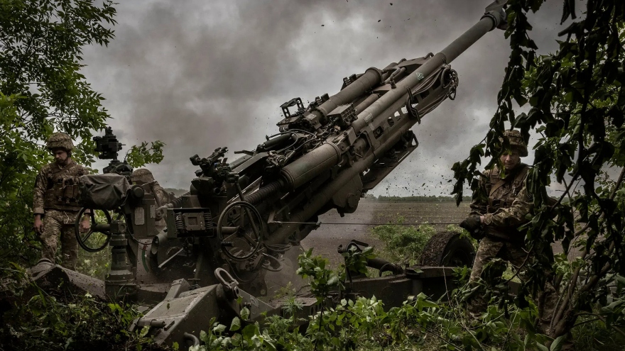 Ukraine bắn nổ lựu pháo và cơ sở hạ tầng liên lạc của Nga ở Donetsk