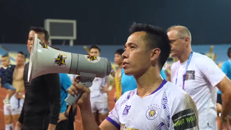 Hà Nội FC trở thành cựu vương, Văn Quyết nói lời gan ruột với cổ động viên
