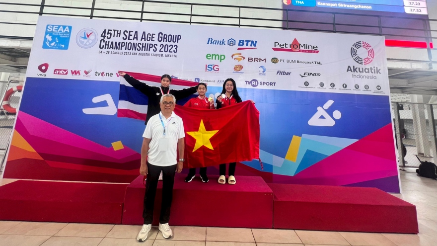 Vietnam enjoys gold rush on first day of SEA age group swimming champs